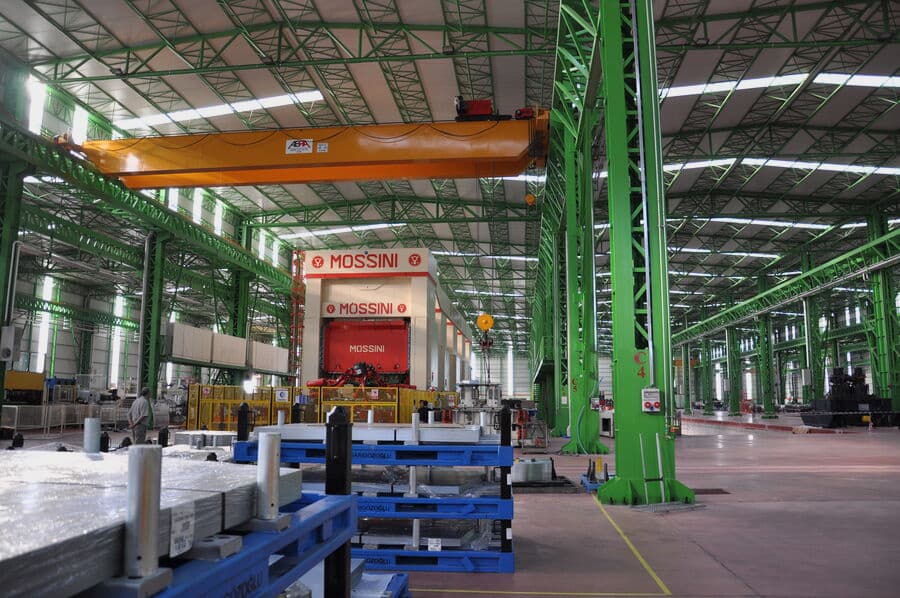 Overhead crane running above machining lines in an operating plant, covered by a maintenance agreement
